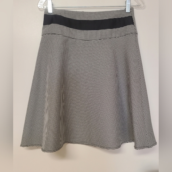 Stylish Black and White Women's Skirt - Picture 1 of 5
